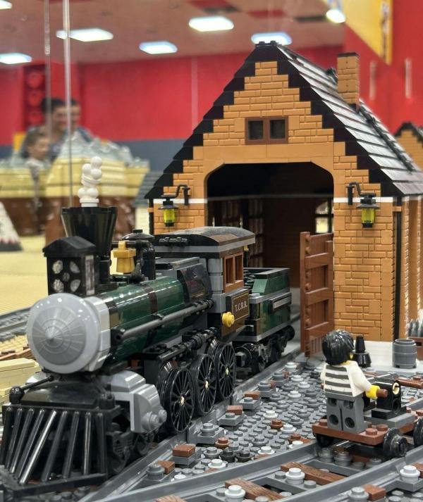 LEGO mozdony