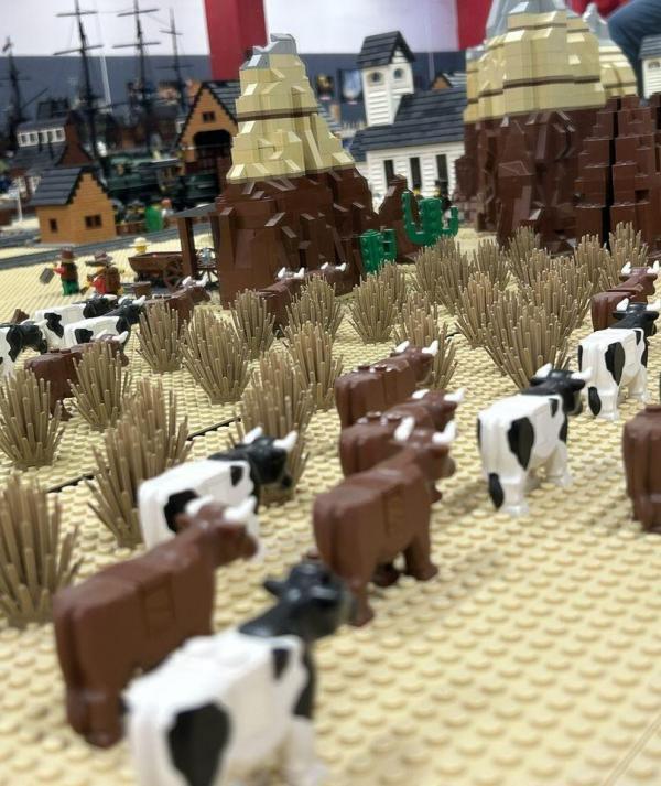 LEGO tehenek a western világban