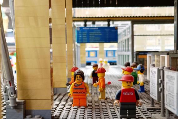 LEGO Nyugati pályaudvar utasok