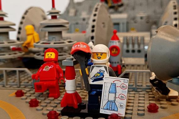 LEGO Space minifigurák egy űrállomáson