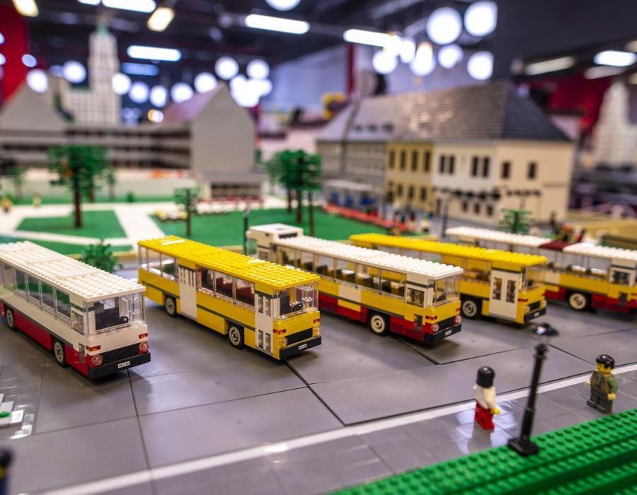 LEGO buszok