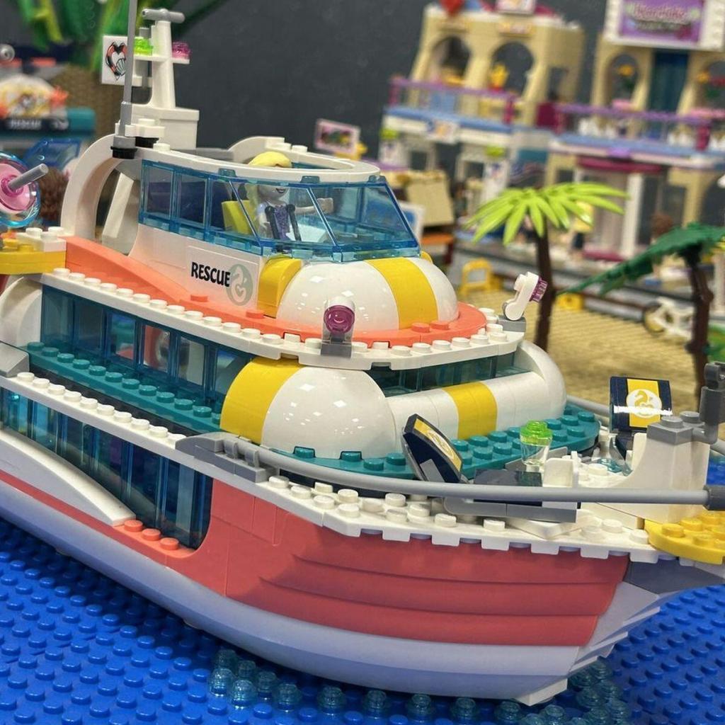 LEGO Friends mentőhajó Heartlake City partján