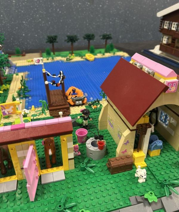 LEGO Friends lovarda és tóparti jelenet, stég és csónak kutyával