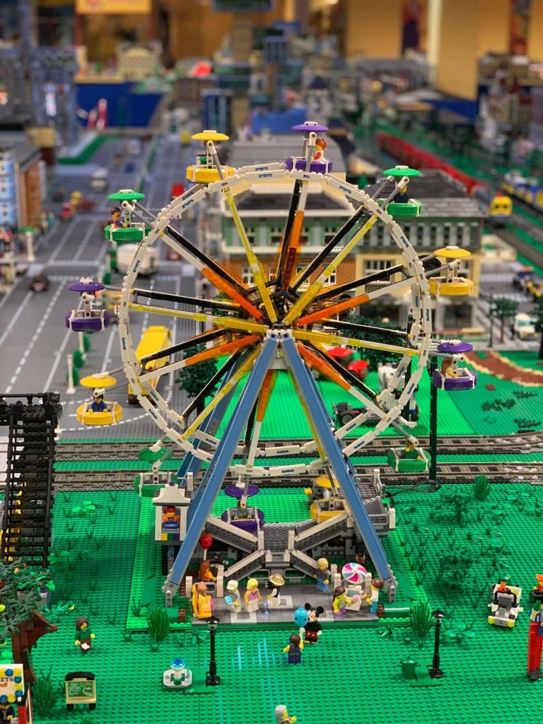 LEGO amusement park big wheel